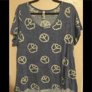 EUC 2XL Lularoe Hippie Classic T with Flowers